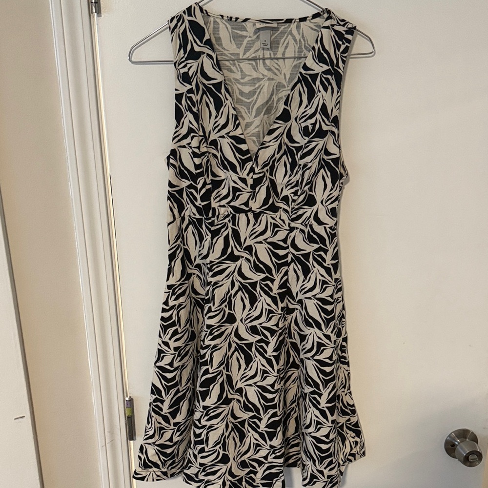 a new day Black and Cream Leaf Print Midi Dress